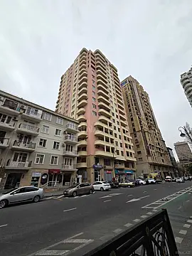 Satılır 4 otaqlı mənzil 210 m² — Bakı 4 otaq 210.00 m²