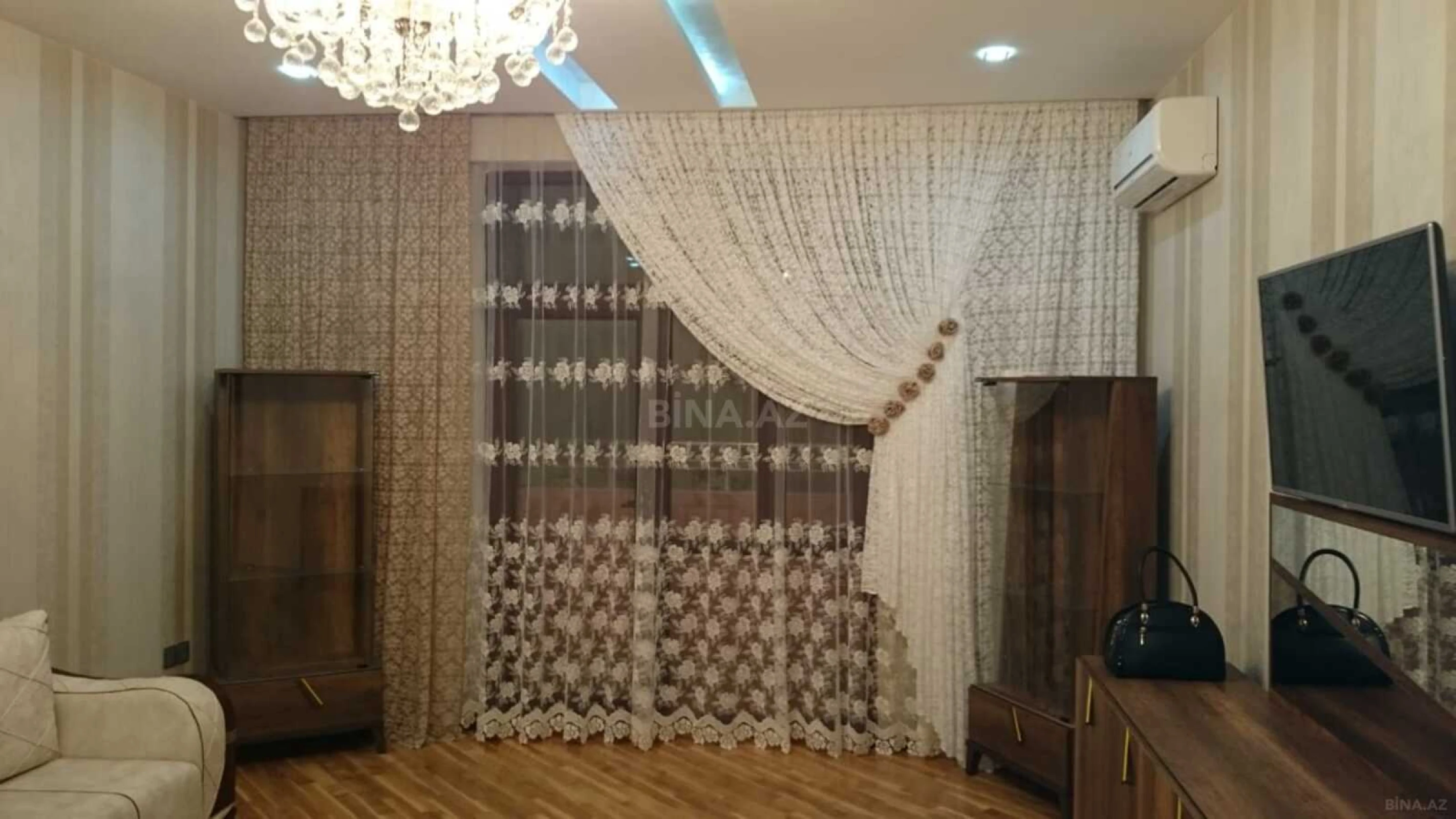 Kirayə verilir 2 otaqlı mənzil 94 m²