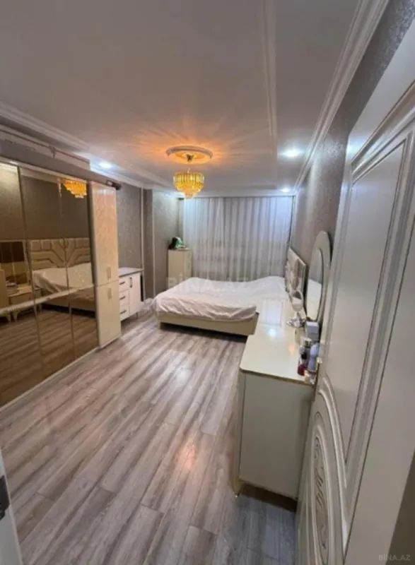 Satılır 4 otaqlı mənzil 80 m²