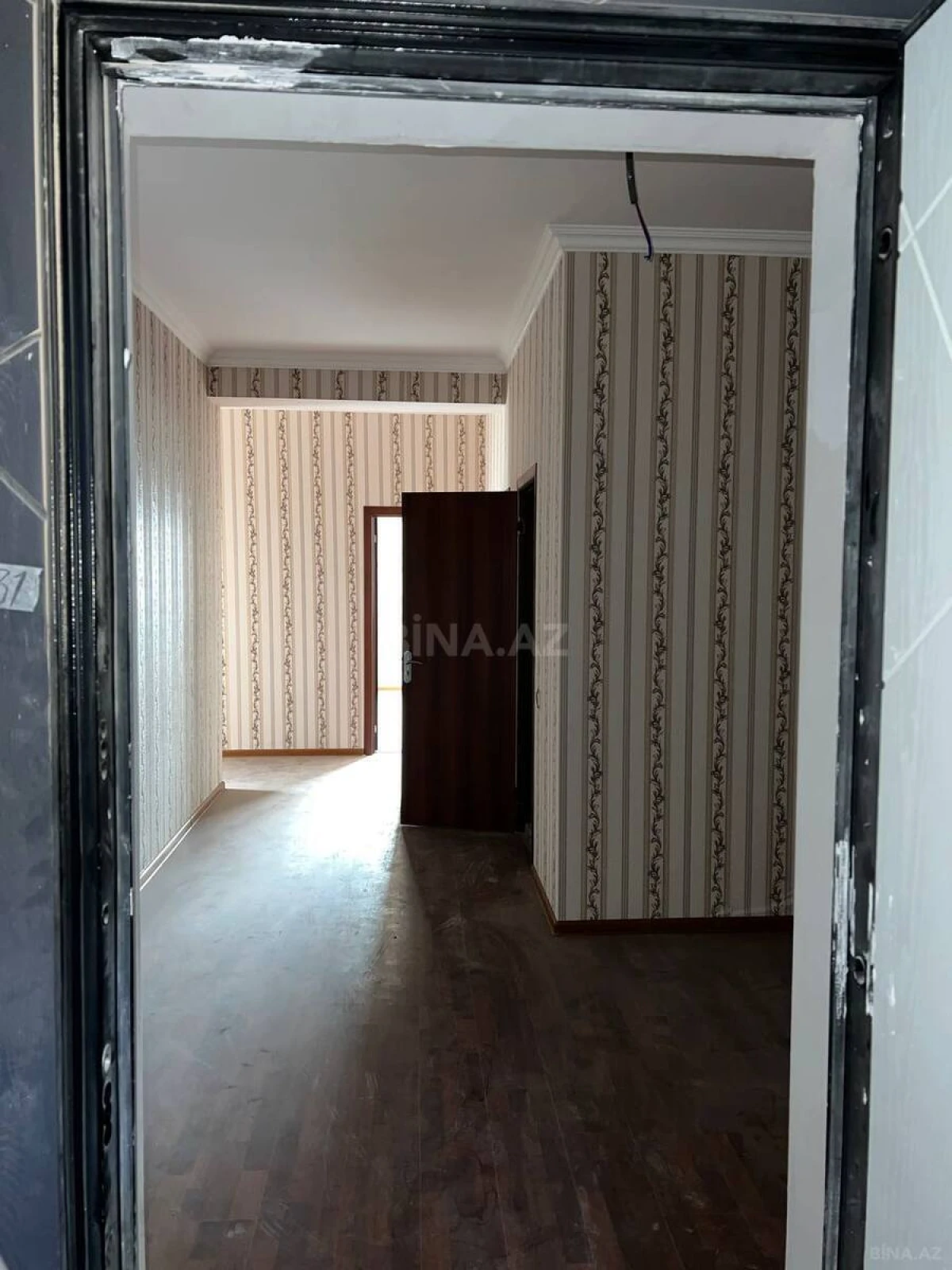 Satılır 2 otaqlı mənzil 104 m²