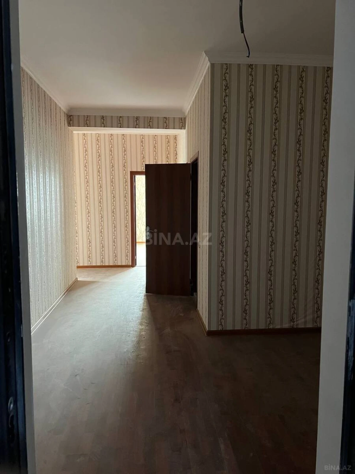 Satılır 2 otaqlı mənzil 104 m²