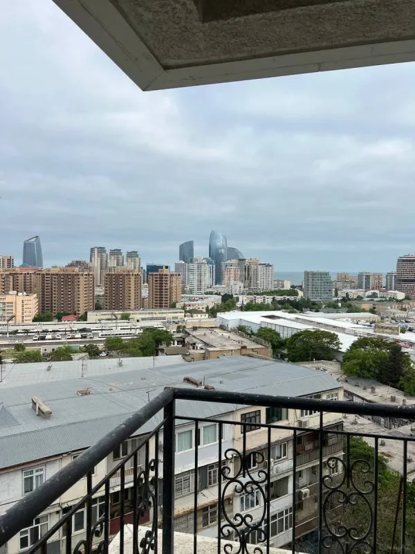 Satılır 2 otaqlı mənzil 104 m²