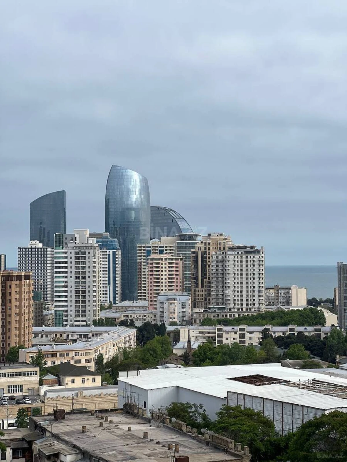 Satılır 2 otaqlı mənzil 104 m²