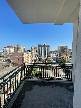 Satılır 4 otaqlı mənzil 247 m²