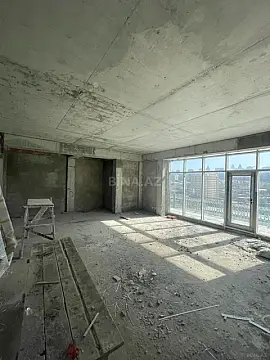 Satılır 4 otaqlı mənzil 247 m²