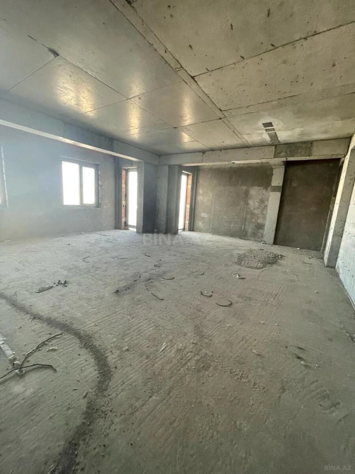 Satılır 4 otaqlı mənzil 247 m²