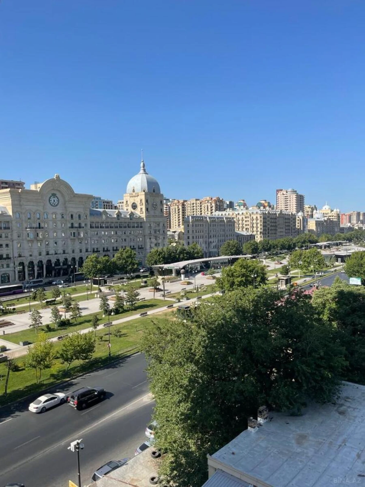 Satılır 4 otaqlı mənzil 247 m²