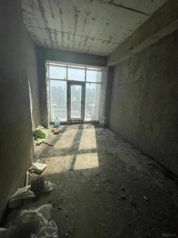 Satılır 4 otaqlı mənzil 247 m²