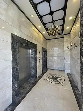 Satılır 4 otaqlı mənzil 247 m²