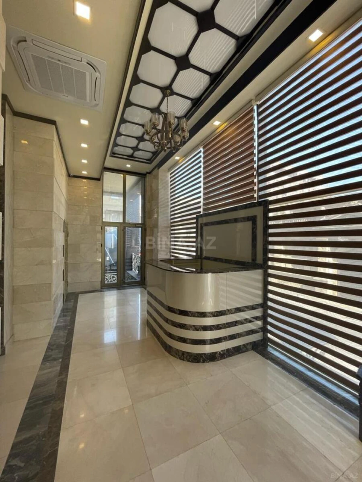 Satılır 4 otaqlı mənzil 247 m²