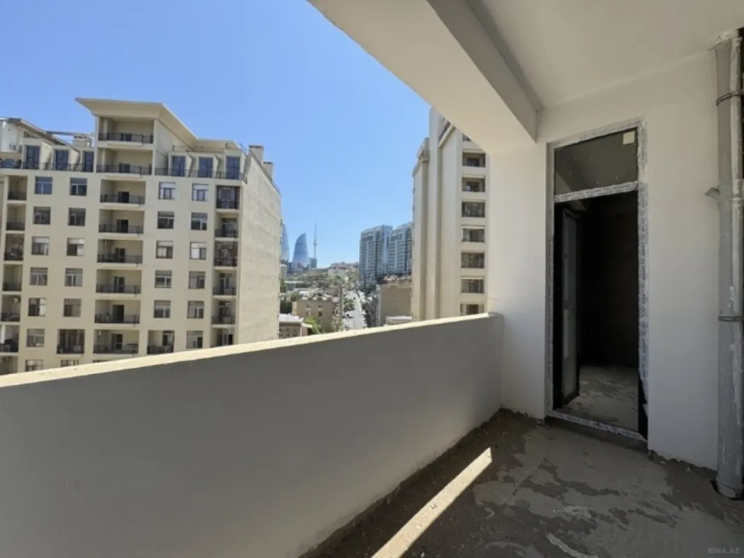 Satılır 5 otaqlı mənzil 281 m²