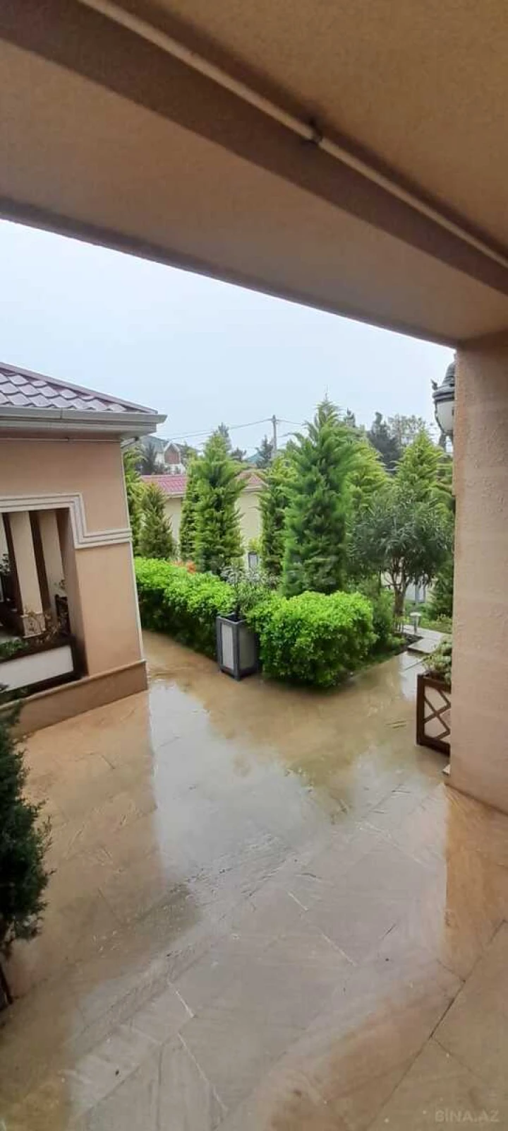 Satılır 6 otaqlı həyət evi 300 m²