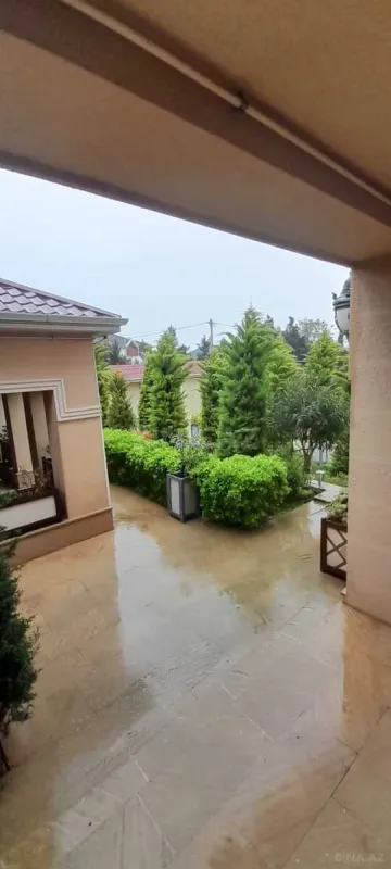 Satılır 6 otaqlı həyət evi 300 m²