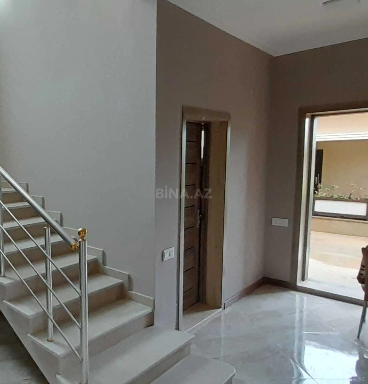 Satılır 6 otaqlı həyət evi 300 m²