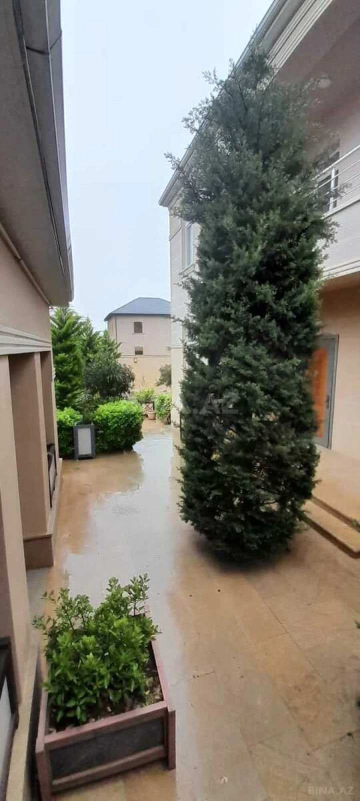 Satılır 6 otaqlı həyət evi 300 m²