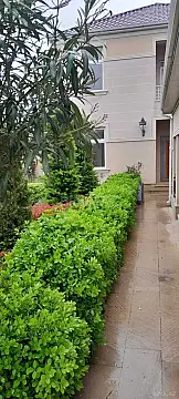 Satılır 6 otaqlı həyət evi 300 m²