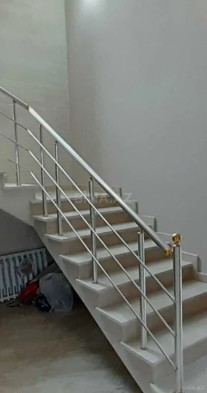 Satılır 6 otaqlı həyət evi 300 m²