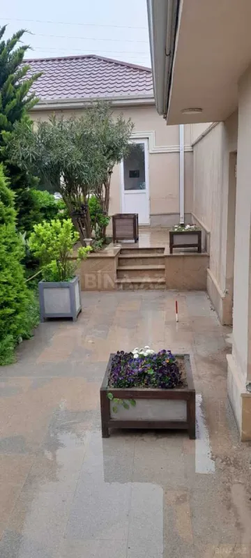 Satılır 6 otaqlı həyət evi 300 m²