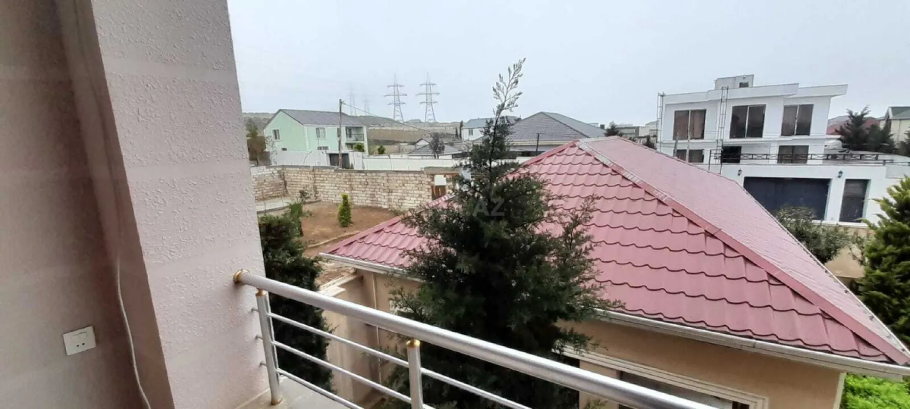 Satılır 6 otaqlı həyət evi 300 m²