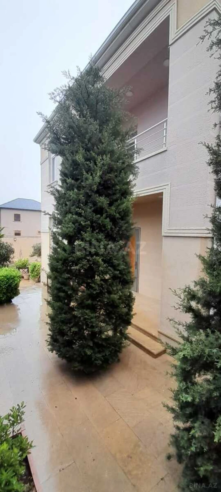 Satılır 6 otaqlı həyət evi 300 m²