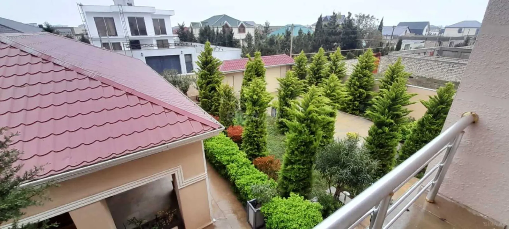 Satılır 6 otaqlı həyət evi 300 m²