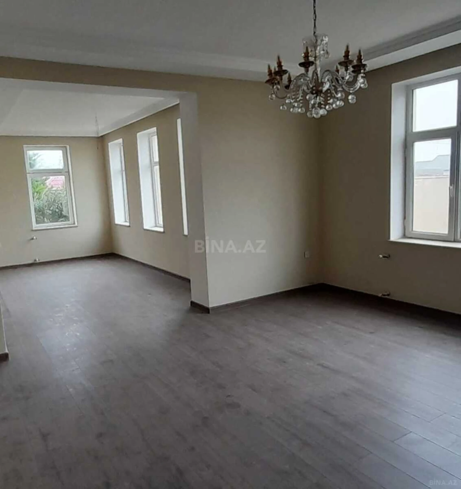 Satılır 6 otaqlı həyət evi 300 m²
