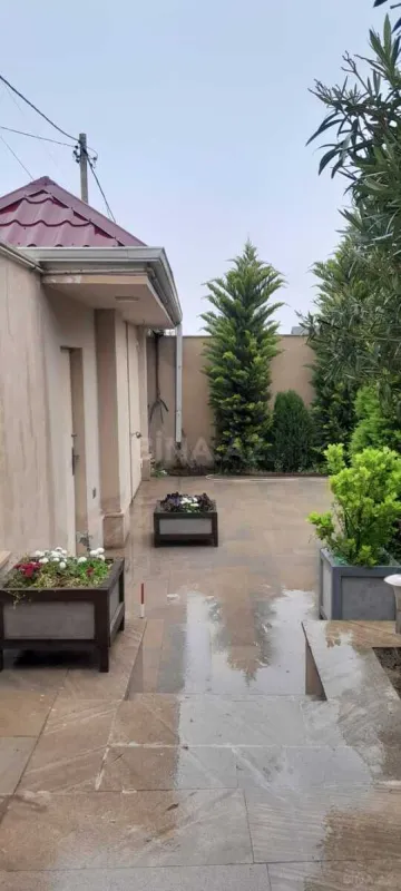 Satılır 6 otaqlı həyət evi 300 m²