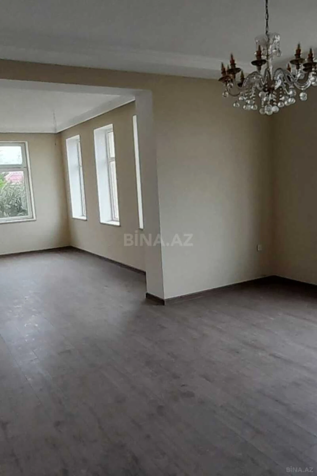 Satılır 6 otaqlı həyət evi 300 m²
