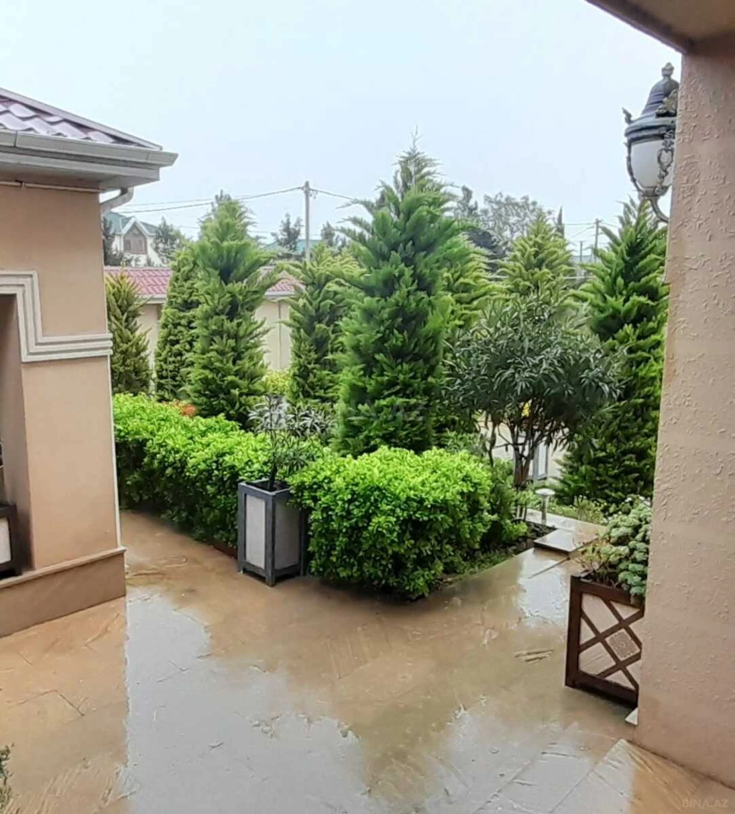 Satılır 6 otaqlı həyət evi 300 m²