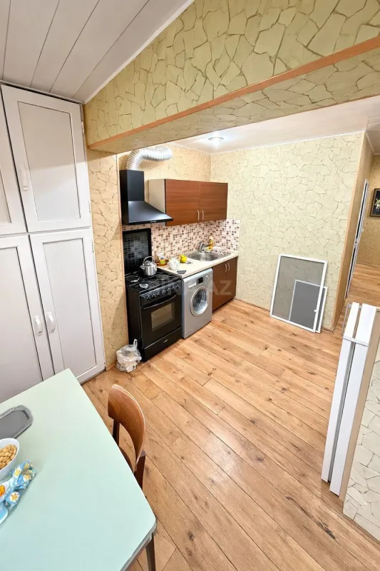 Satılır 4 otaqlı mənzil 110 m²