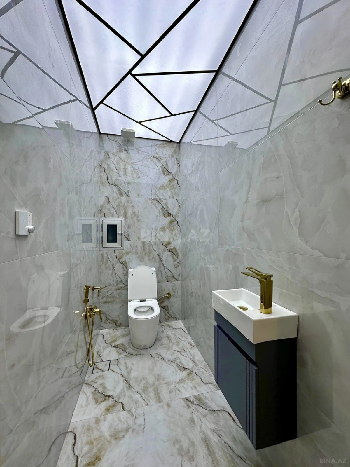 Satılır 3 otaqlı mənzil 110 m²