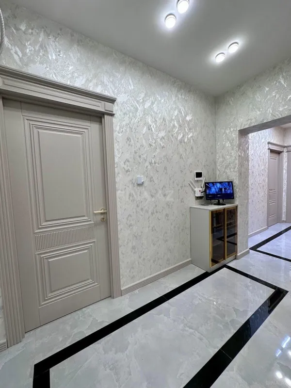 Satılır 3 otaqlı mənzil 110 m²