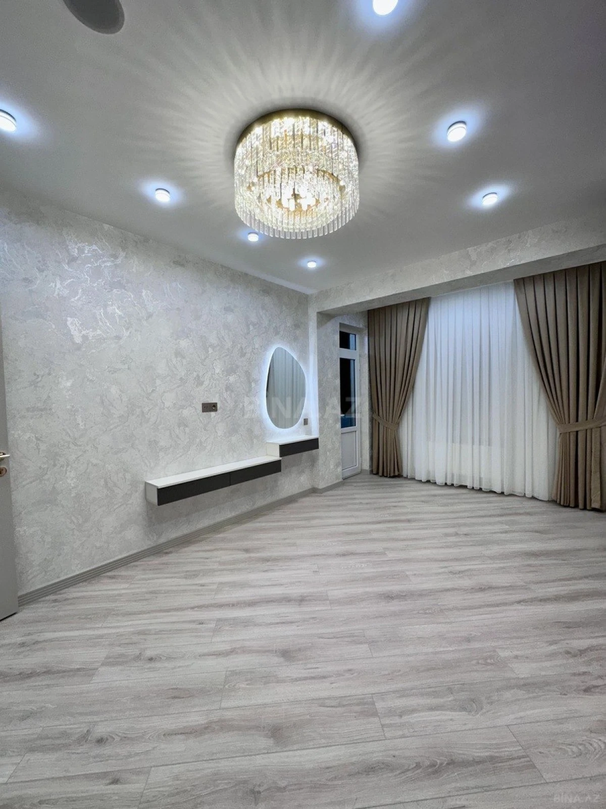 Satılır 3 otaqlı mənzil 110 m²