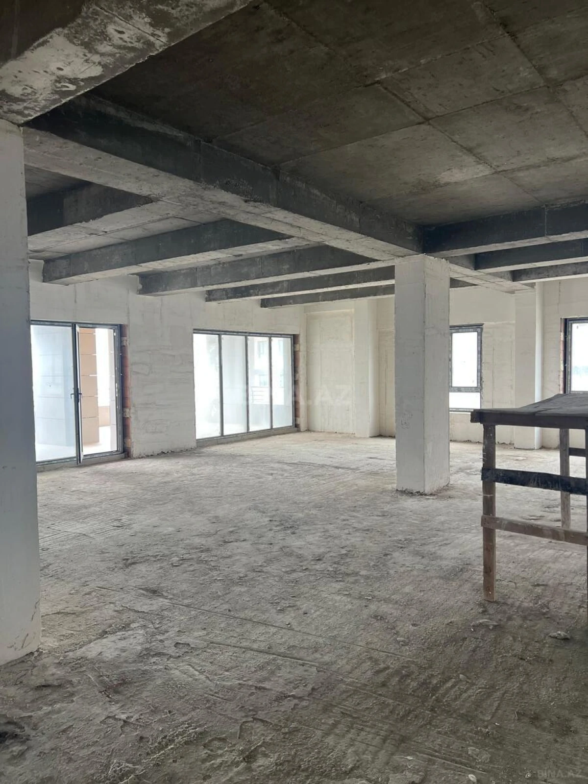 Satılır 5 otaqlı mənzil 450 m²