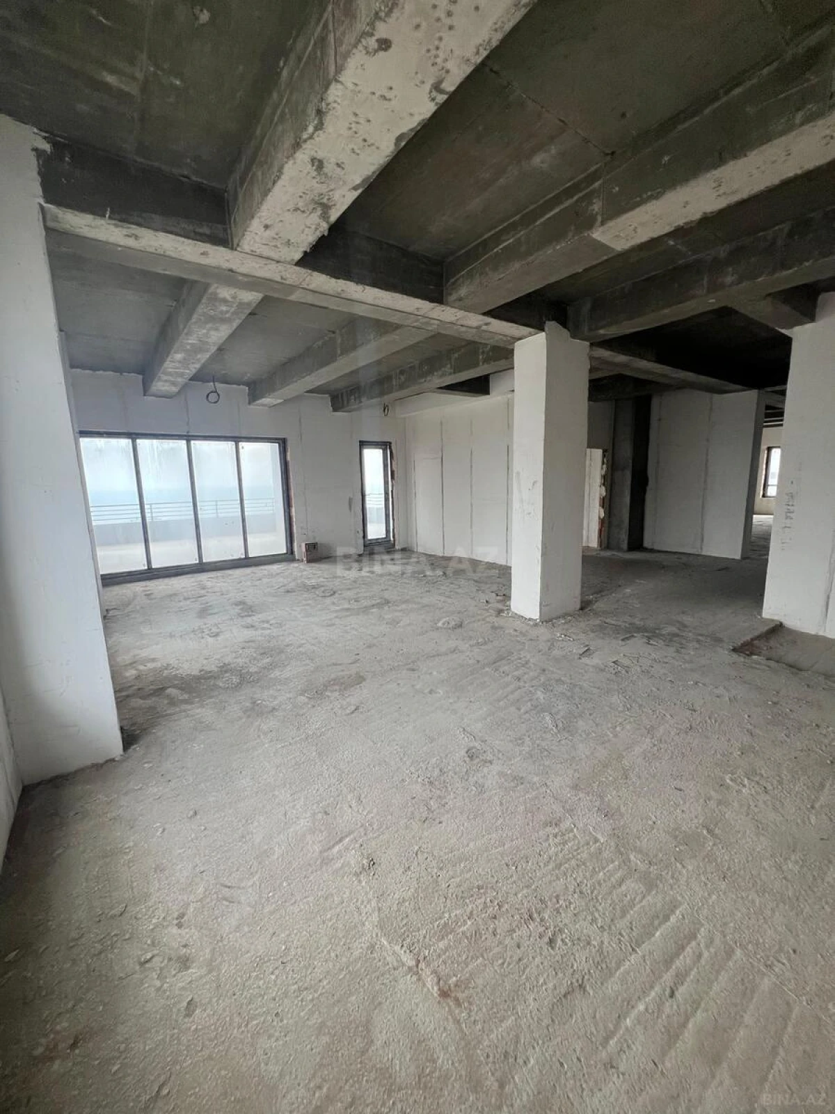 Satılır 5 otaqlı mənzil 450 m²