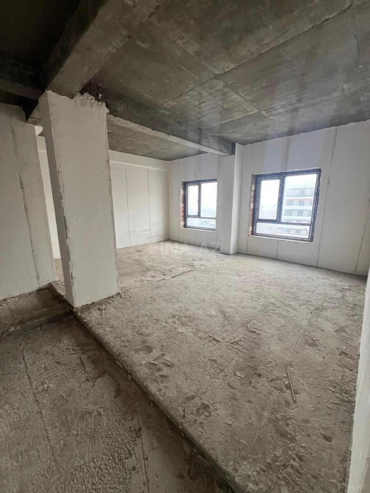 Satılır 5 otaqlı mənzil 450 m²