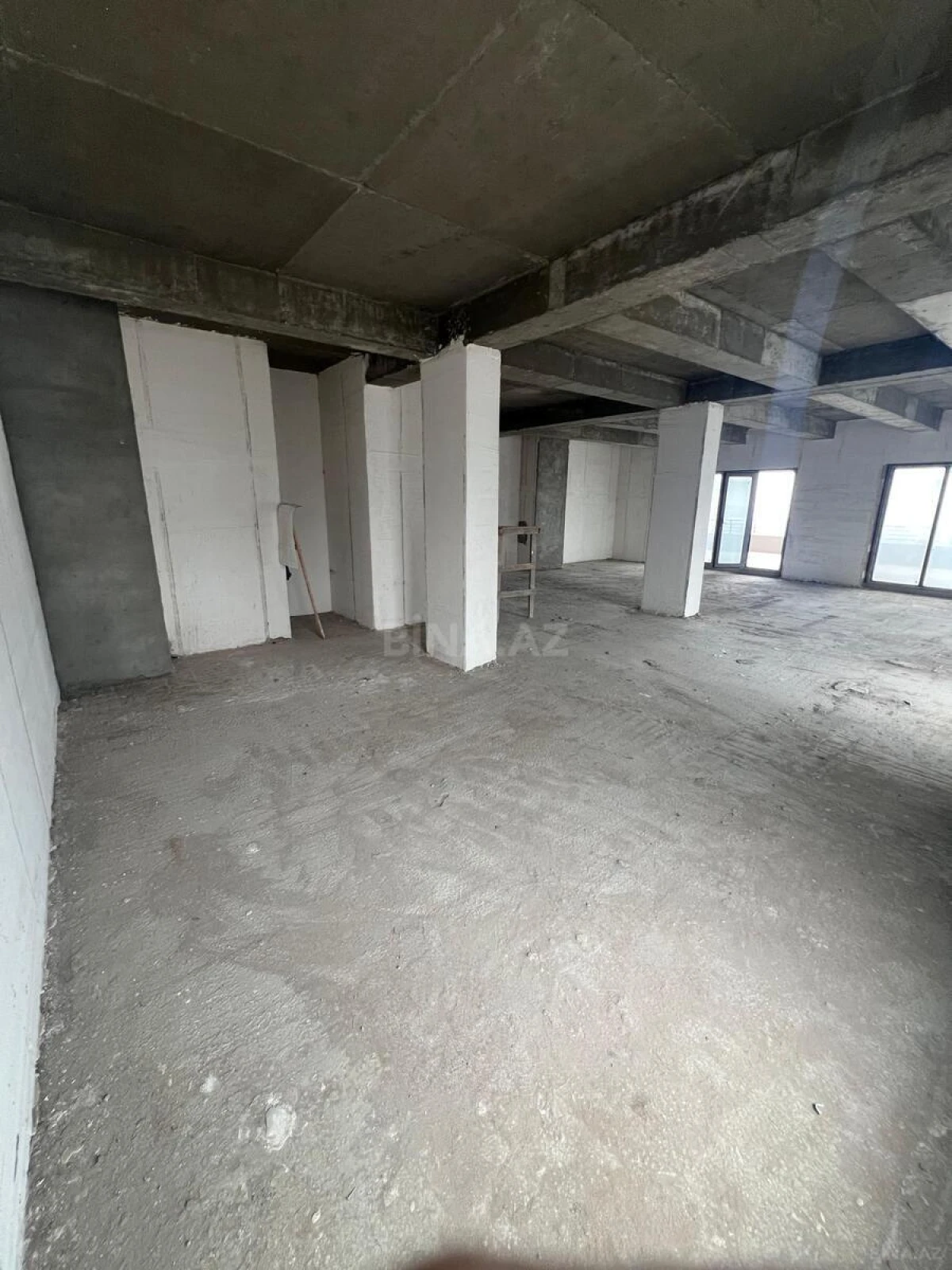 Satılır 5 otaqlı mənzil 450 m²