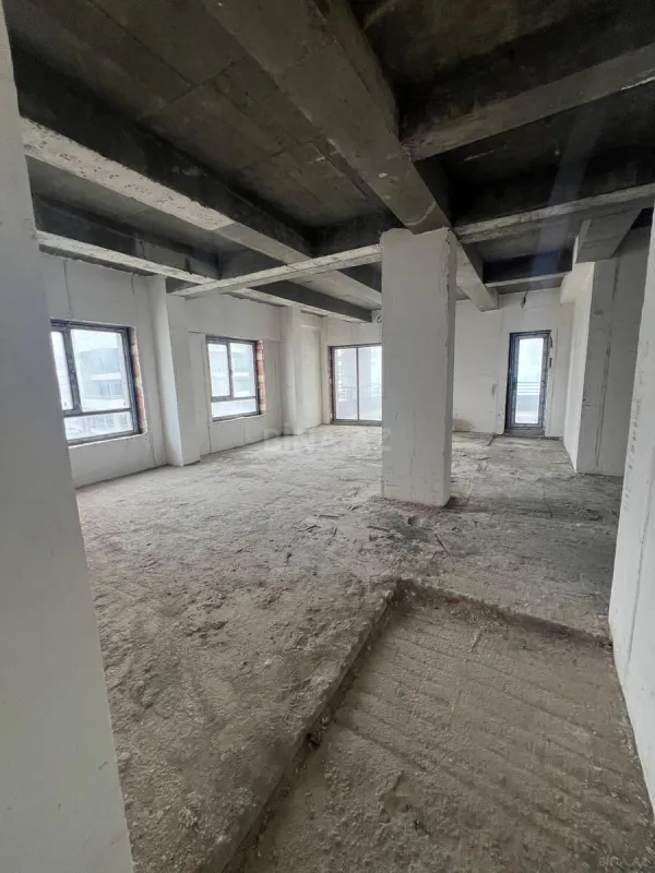 Satılır 5 otaqlı mənzil 450 m²