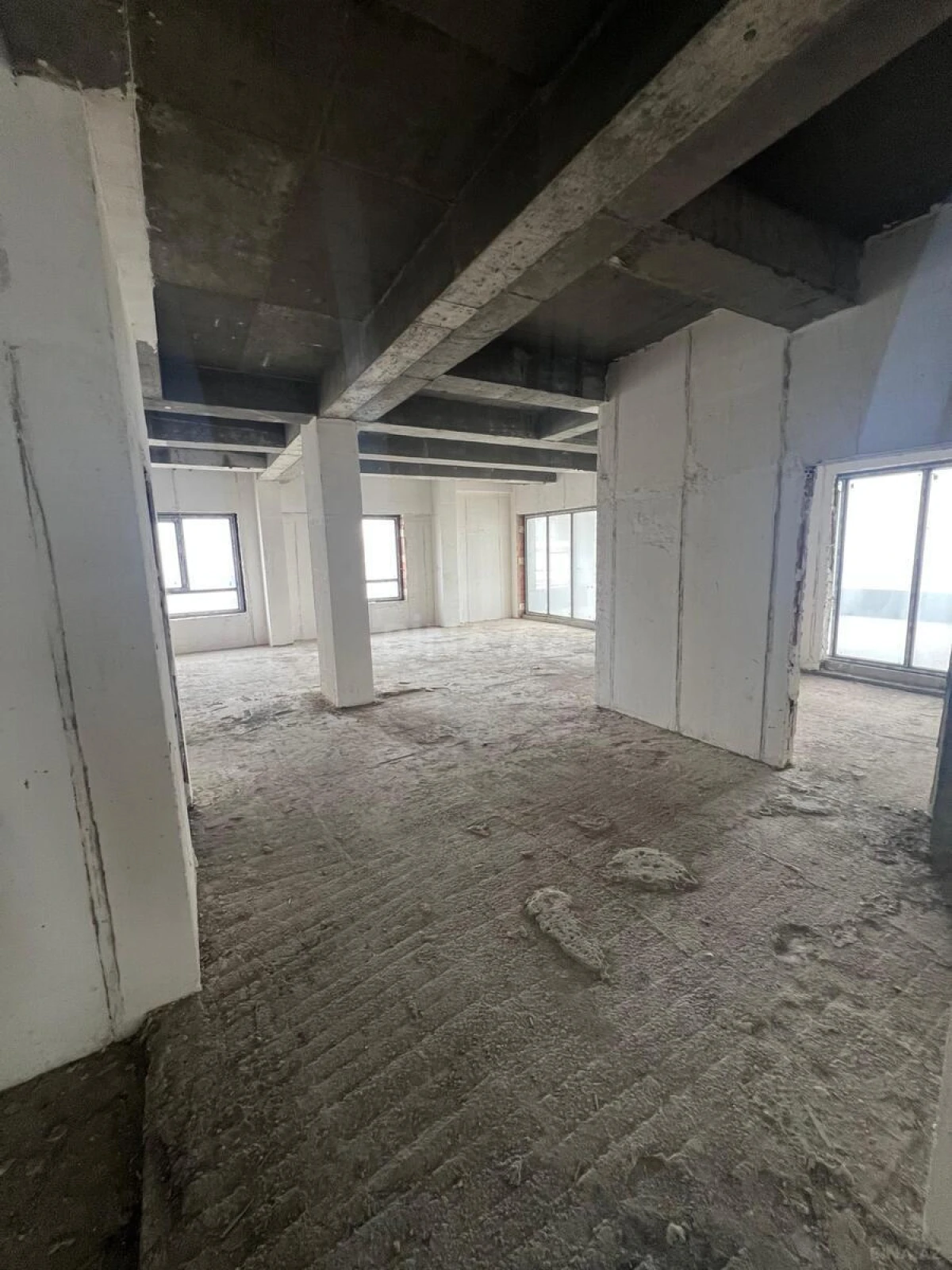 Satılır 5 otaqlı mənzil 450 m²