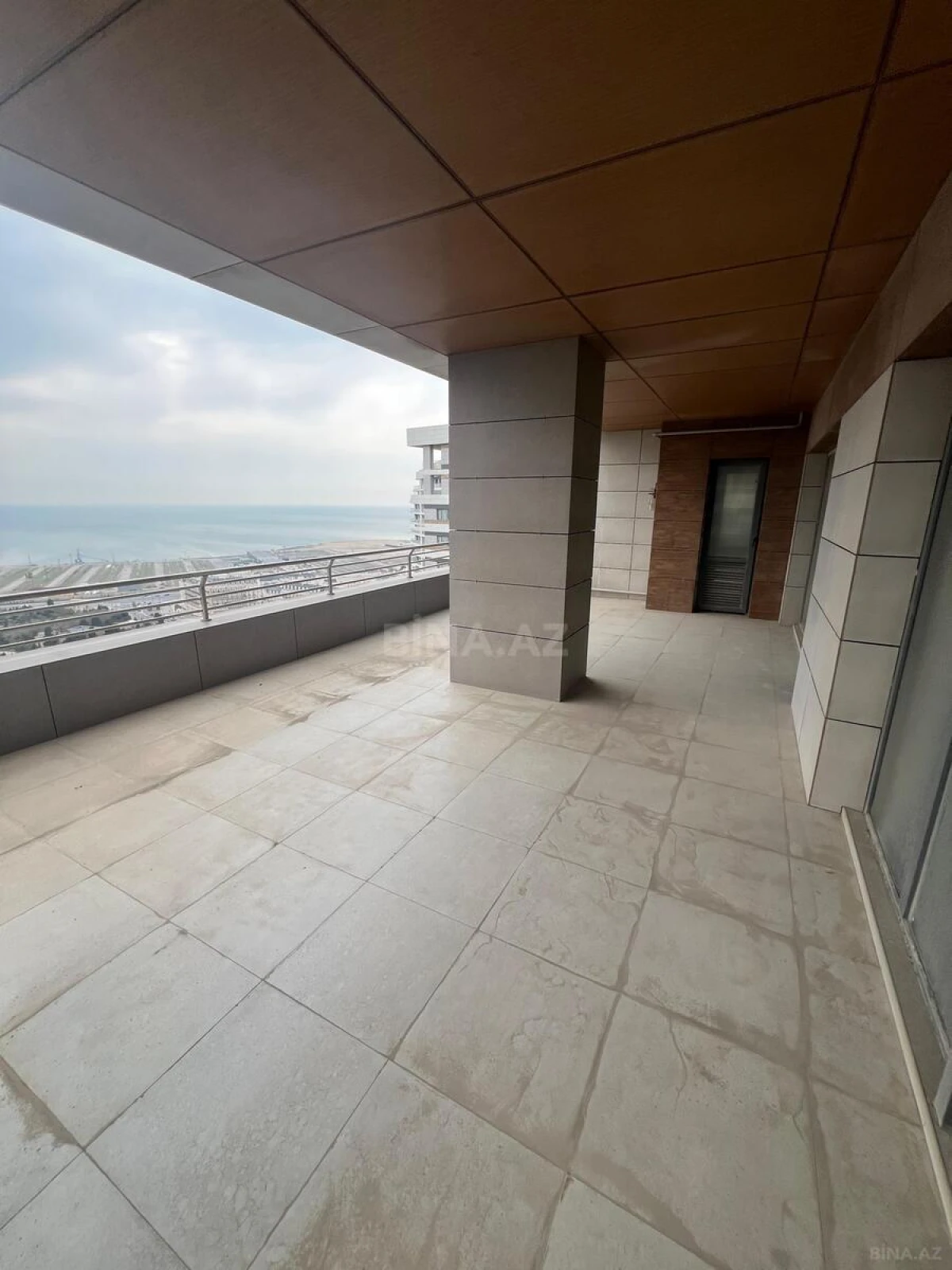 Satılır 5 otaqlı mənzil 450 m²