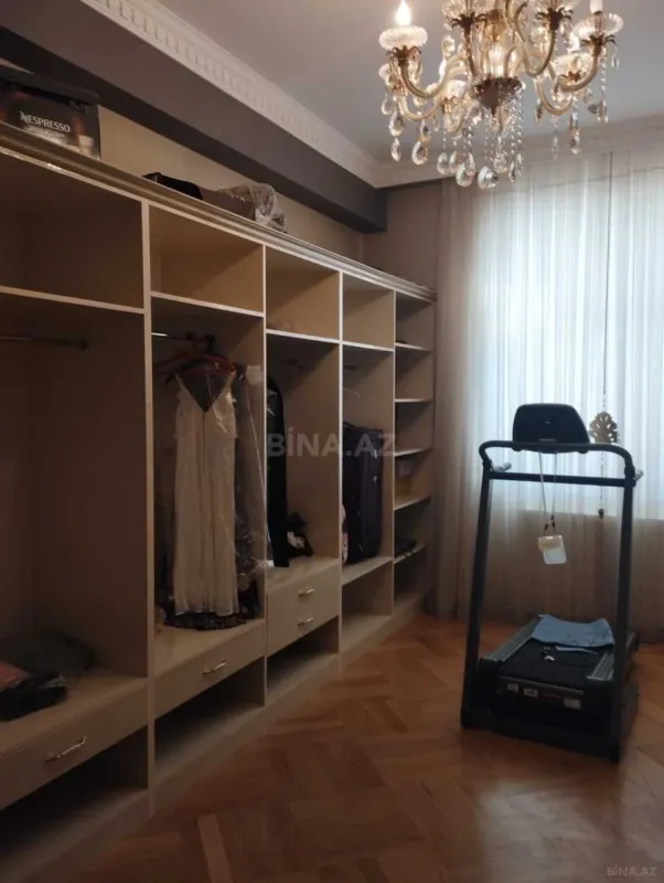 Kirayə verilir 5 otaqlı mənzil 220 m²