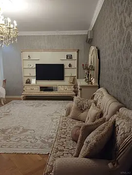 Kirayə verilir 5 otaqlı mənzil 220 m²