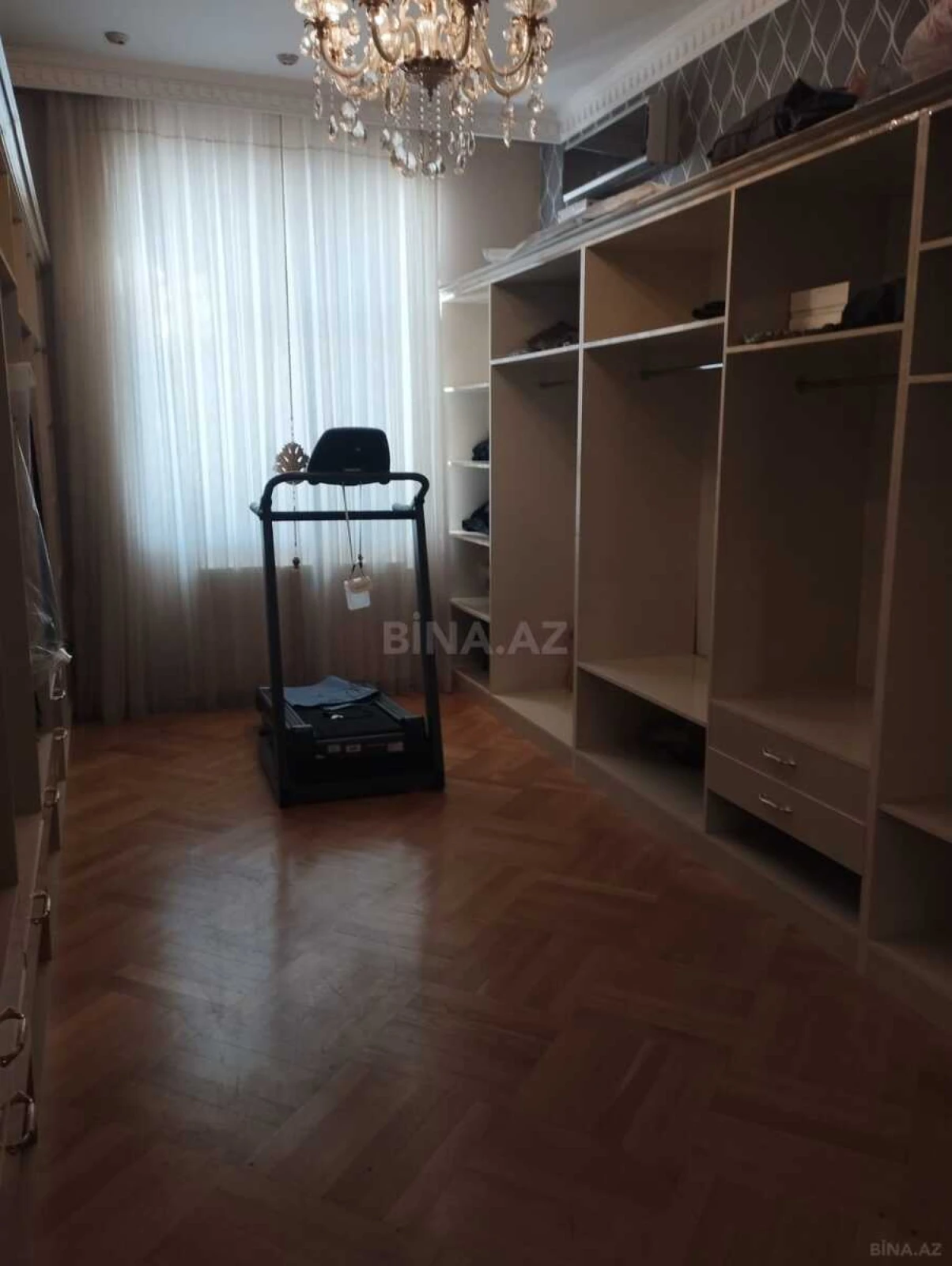 Kirayə verilir 5 otaqlı mənzil 220 m²