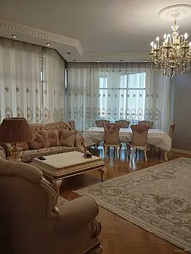 Kirayə verilir 5 otaqlı mənzil 220 m² — Bakı 5 otaq 220.00 m²