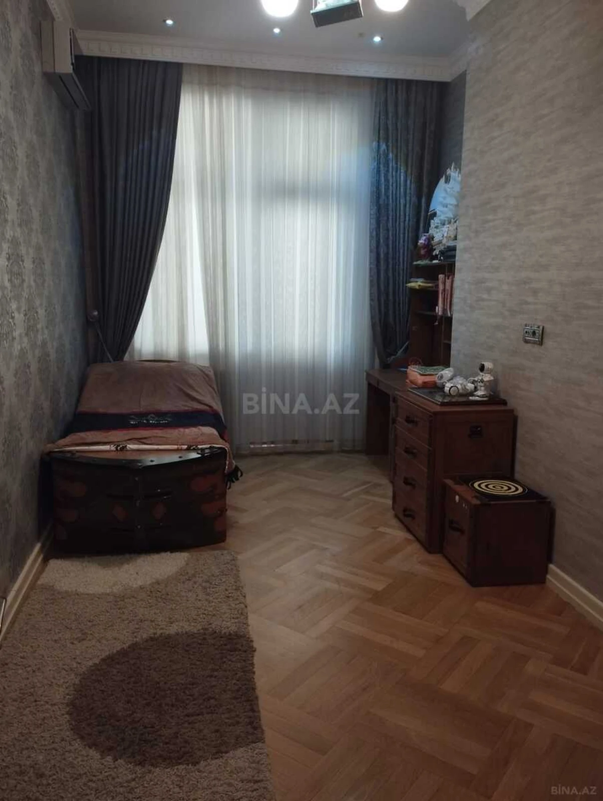 Kirayə verilir 5 otaqlı mənzil 220 m²