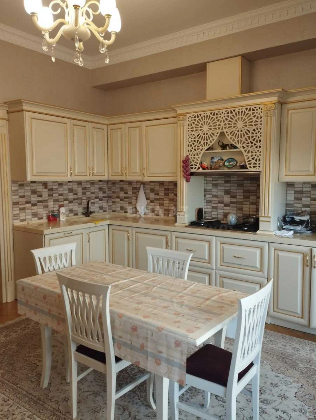 Kirayə verilir 5 otaqlı mənzil 220 m²