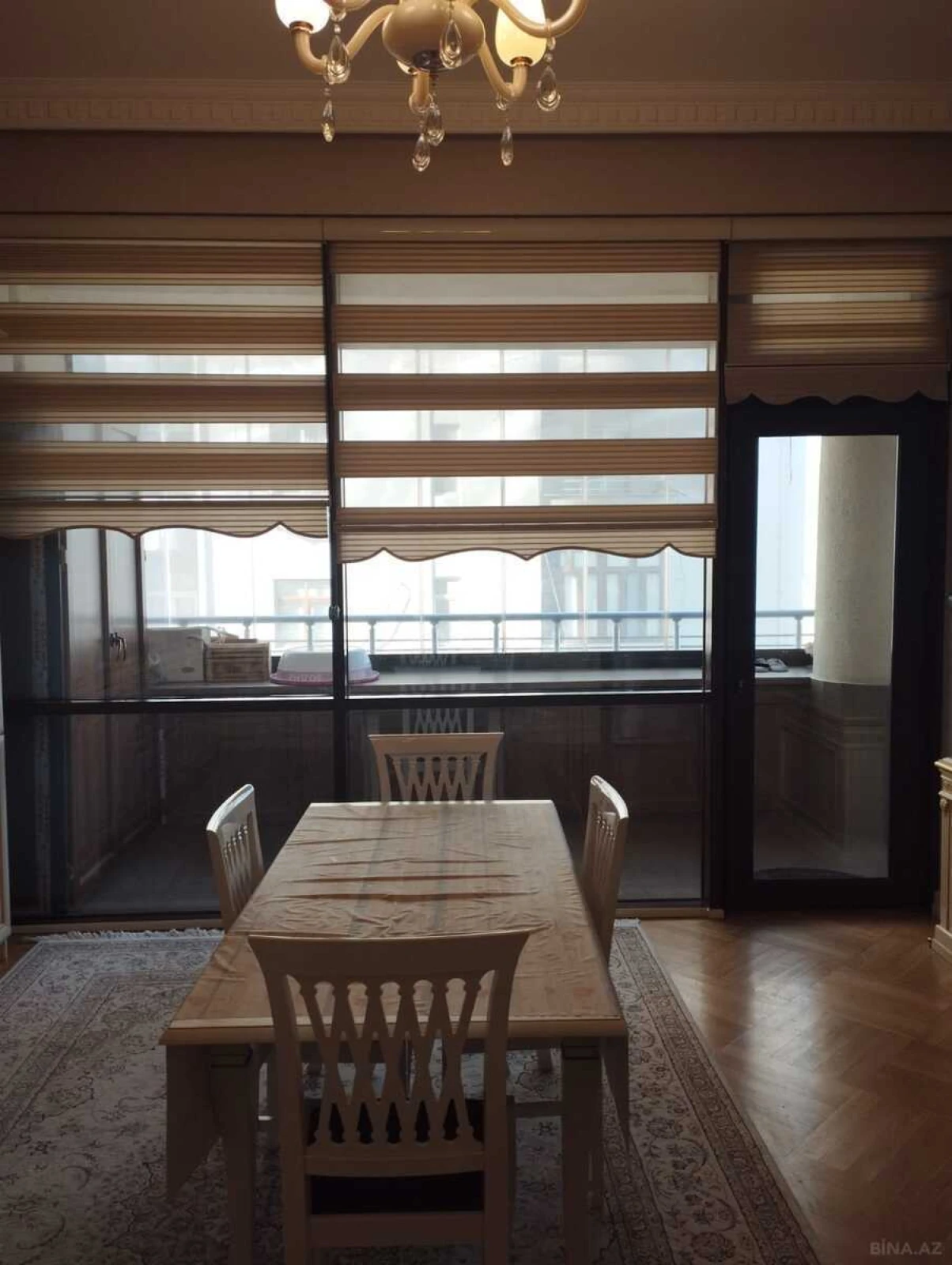 Kirayə verilir 5 otaqlı mənzil 220 m²