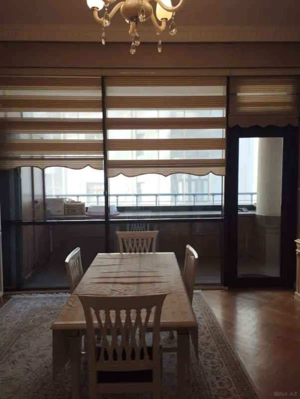 Kirayə verilir 5 otaqlı mənzil 220 m²