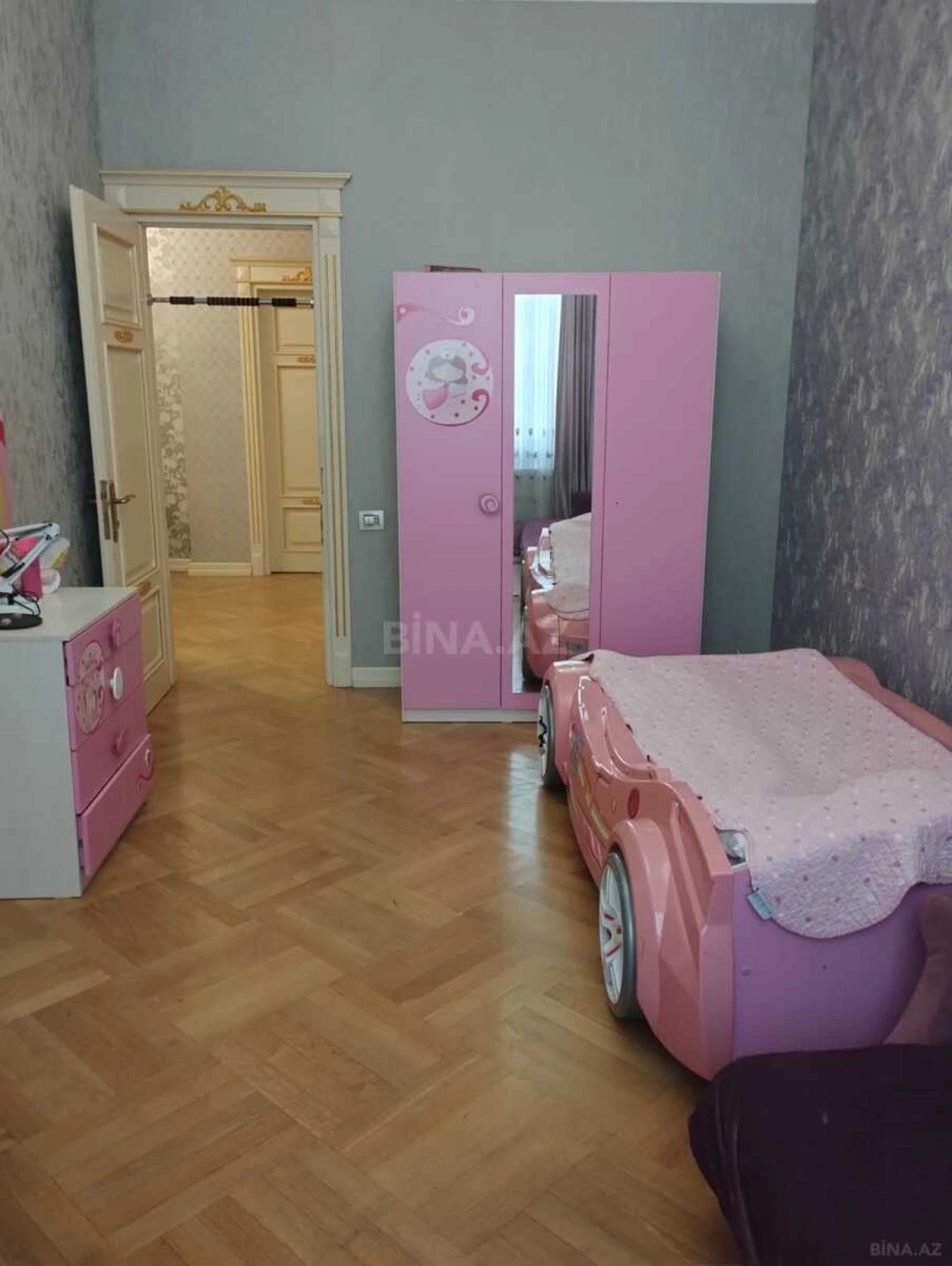 Kirayə verilir 5 otaqlı mənzil 220 m²