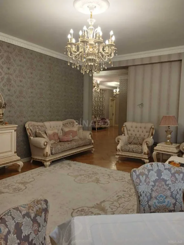 Kirayə verilir 5 otaqlı mənzil 220 m²